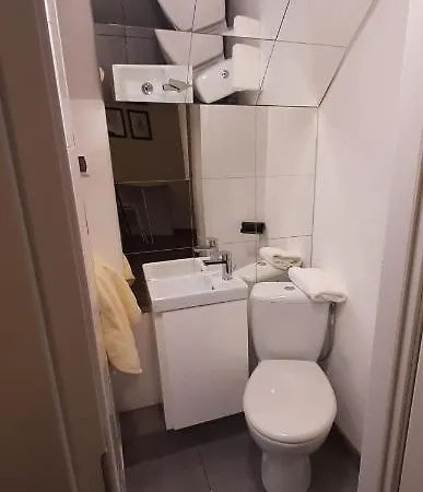 Apartamento Kameralny Pokój Dla Dwojga Ze Wspólną łazienką Dla Dwóch Pokoi